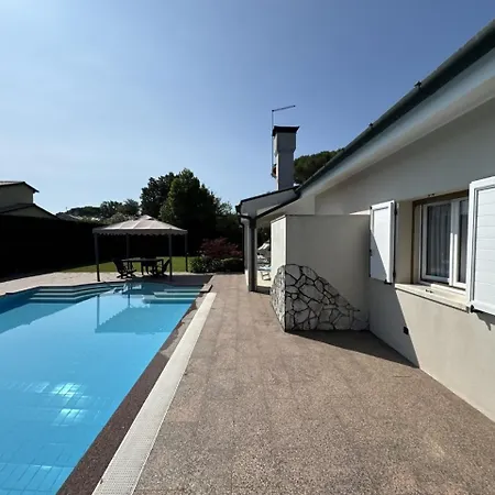 Vila Pioppi Singola Con Piscina *