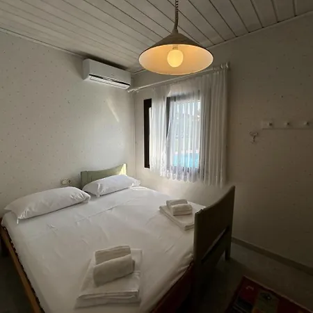 Pioppi Singola Con Piscina Vila